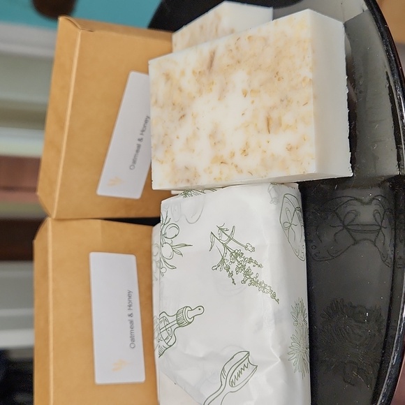 LAST 1❤️Raw Honey Oatmeal Shea Butter Soap 4oz. - Picture 7 of 12